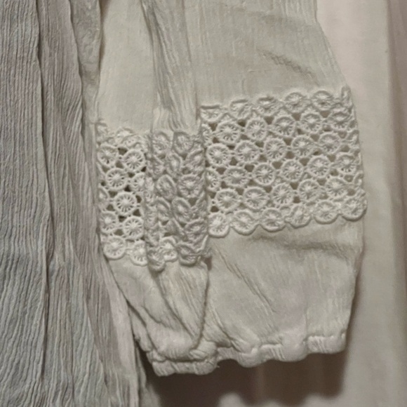 Cure Women's White Blouse Sz XL Sheer & Sexy V-Neck Hi/Low & 3/4 Puffed Sleeve - Picture 4 of 5